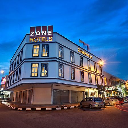 ZONE Hotels Teluk Panglima Garang Buitenkant foto