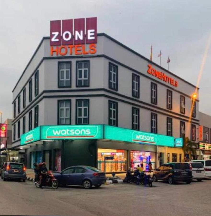 ZONE Hotels Teluk Panglima Garang Buitenkant foto