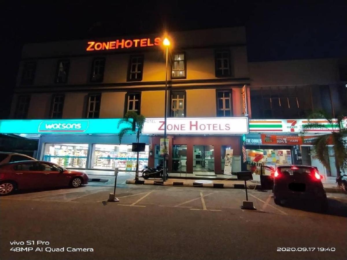 ZONE Hotels Teluk Panglima Garang Buitenkant foto